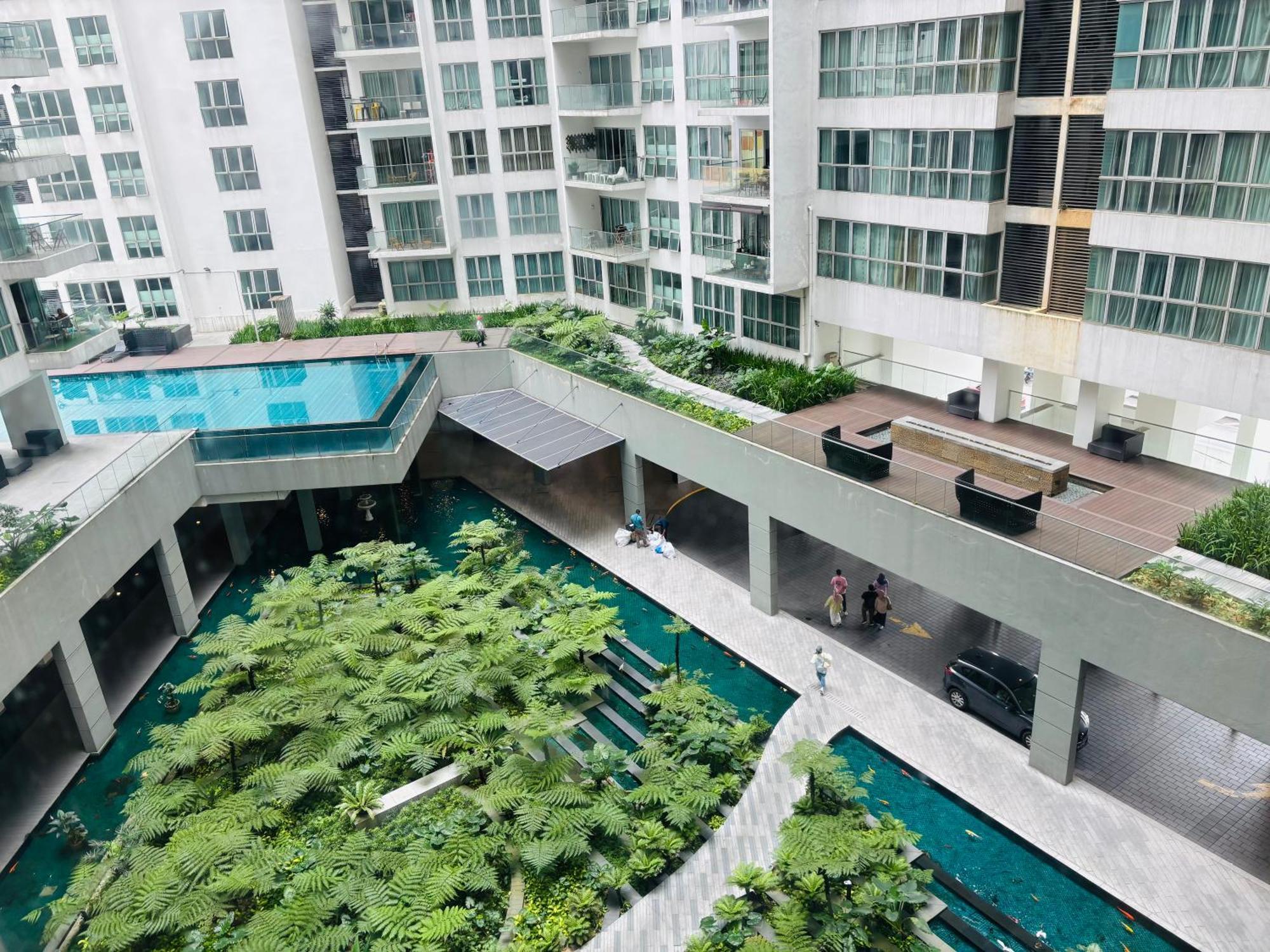 Regalia Skypool Klcc Dorms By Tasrifa Hostel Kuala Lumpur Exterior photo